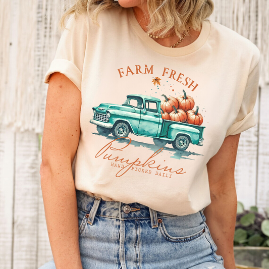 Vintage truck with pumpkins on a beige t-shirt.